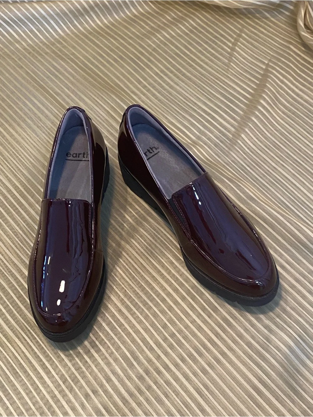 NWT EARTH women Burgundy brown Patent Glossy Leather platforms, size 7.5 - Picture 15 of 15